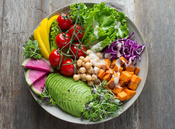 salad with avacado