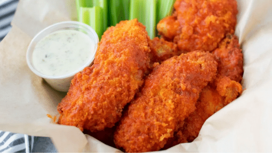 buffalo chicken wings with celery and ranch